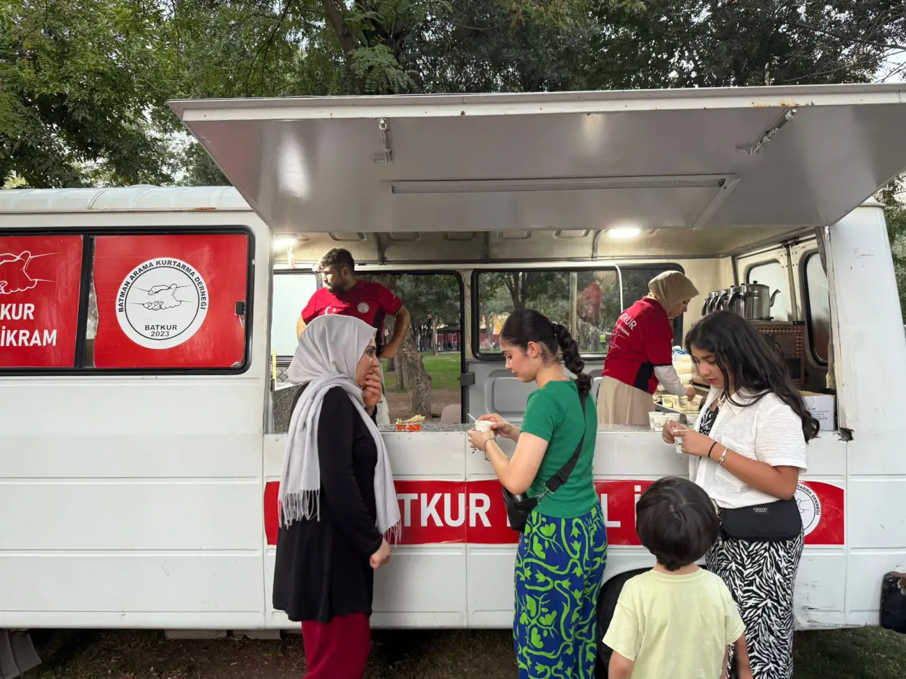 Atatürk parkında kardeşlik konseri Atatürk parkında kardeşlik konseri